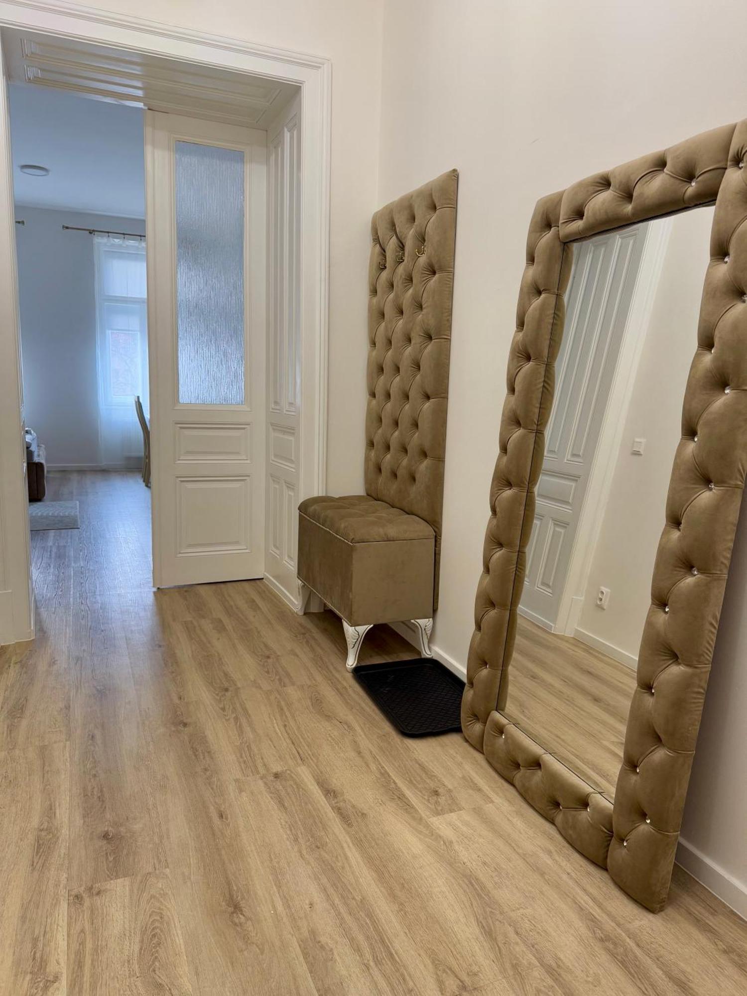 Queen Apartment